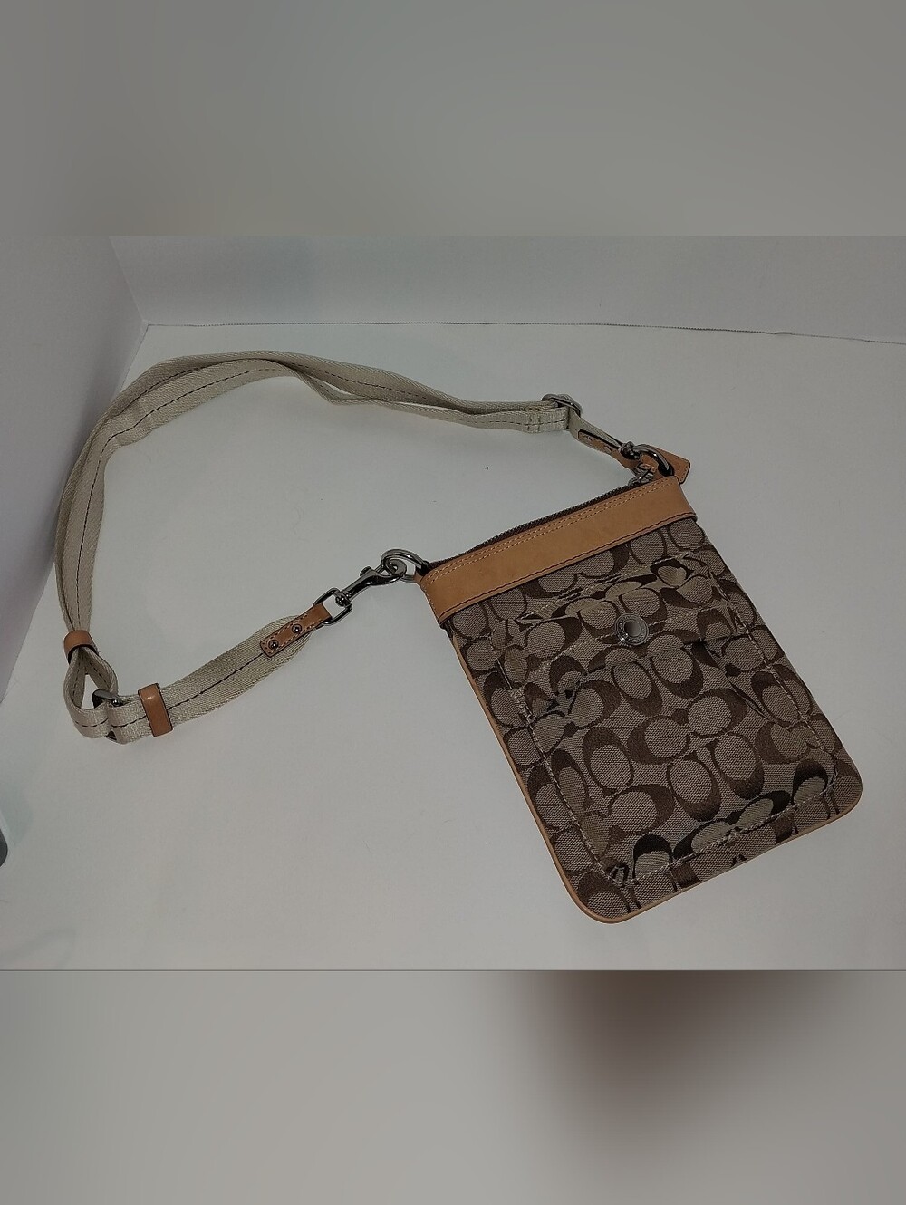 Coach Crossbody K05J-6442 EUC
